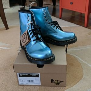 NWT VEGAN SIZE 8 DR MARTENS ELECTRIC BLUE